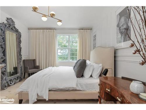 39 Deerfoot Trail, Huntsville, ON - Indoor Photo Showing Bedroom