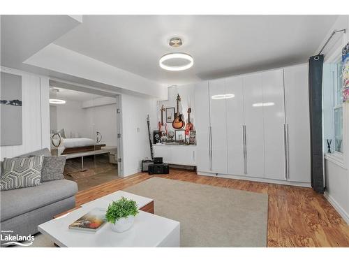 39 Deerfoot Trail, Huntsville, ON - Indoor Photo Showing Living Room