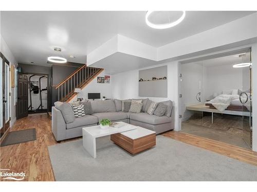 39 Deerfoot Trail, Huntsville, ON - Indoor Photo Showing Living Room