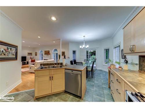 28 Bridlewood Crescent, Wasaga Beach, ON - Indoor Photo Showing Kitchen