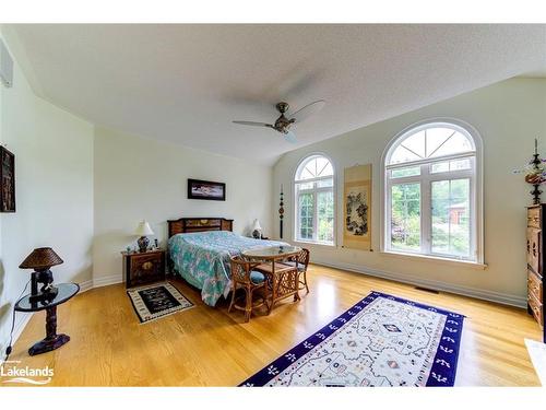 28 Bridlewood Crescent, Wasaga Beach, ON - Indoor Photo Showing Bedroom