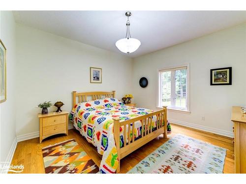 28 Bridlewood Crescent, Wasaga Beach, ON - Indoor Photo Showing Bedroom