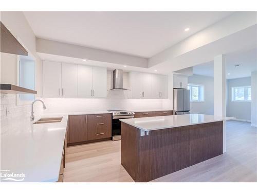 316 Seventh Street, Midland, ON - Indoor Photo Showing Kitchen With Double Sink With Upgraded Kitchen