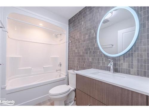 316 Seventh Street, Midland, ON - Indoor Photo Showing Bathroom