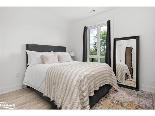 109-18 Campus Trail, Huntsville, ON - Indoor Photo Showing Bedroom