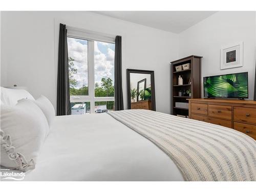 109-18 Campus Trail, Huntsville, ON - Indoor Photo Showing Bedroom