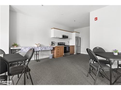 109-18 Campus Trail, Huntsville, ON - Indoor Photo Showing Dining Room