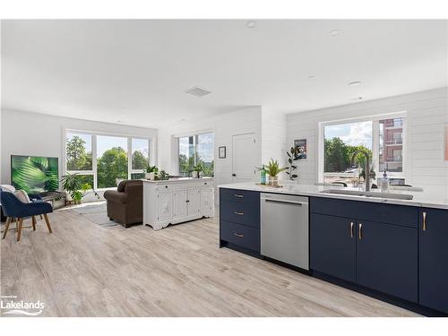 109-18 Campus Trail, Huntsville, ON - Indoor Photo Showing Kitchen