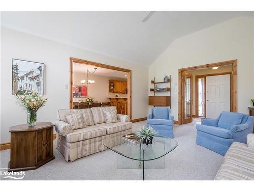 11 Wickens Lane, Thornbury, ON - Indoor Photo Showing Living Room