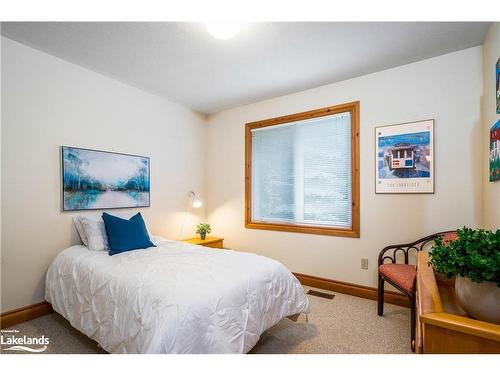 11 Wickens Lane, Thornbury, ON - Indoor Photo Showing Bedroom