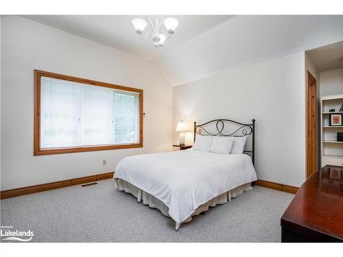 11 Wickens Lane, Thornbury, ON - Indoor Photo Showing Bedroom