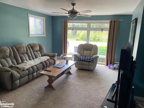 27 John Street, Burk'S Falls, ON - Indoor Photo Showing Living Room