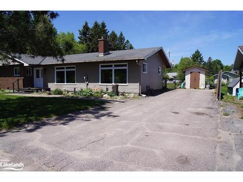 27 John Street, Burk'S Falls, ON - Outdoor With Deck Patio Veranda