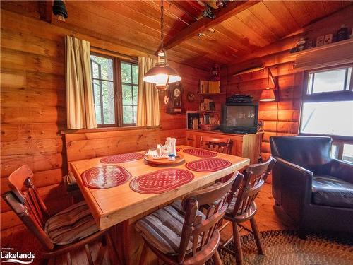 15548 Georgian Bay Shore, Georgian Bay, ON - Indoor Photo Showing Dining Room