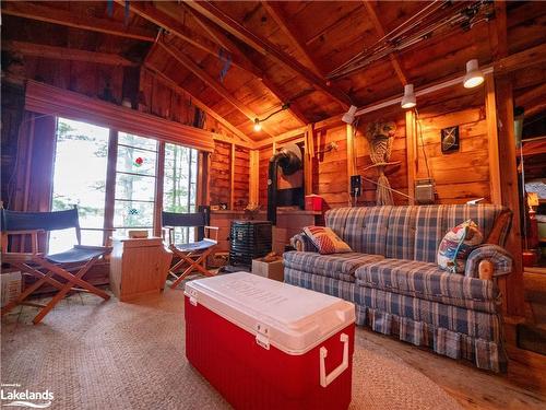 15548 Georgian Bay Shore, Georgian Bay, ON - Indoor Photo Showing Living Room