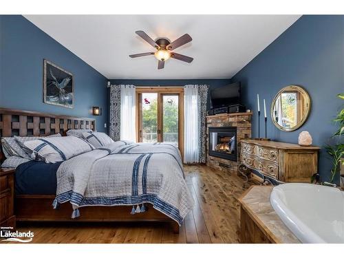 15 Rue De Parc, Tiny Twp, ON - Indoor Photo Showing Bedroom