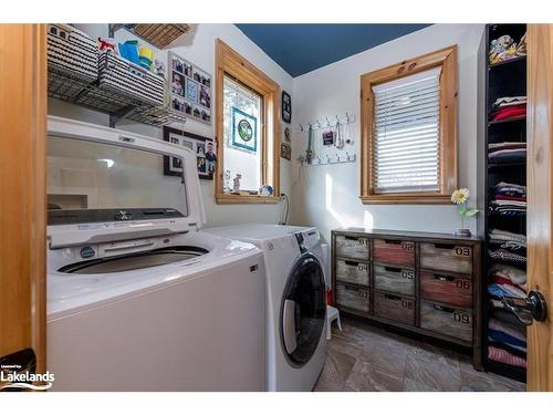 15 Rue De Parc, Tiny Twp, ON - Indoor Photo Showing Laundry Room