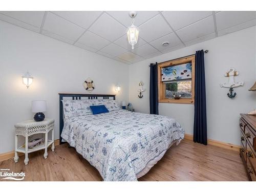 15 Rue De Parc, Tiny Twp, ON - Indoor Photo Showing Bedroom