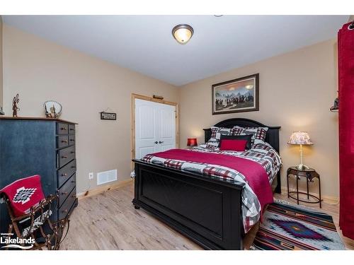 15 Rue De Parc, Tiny Twp, ON - Indoor Photo Showing Bedroom