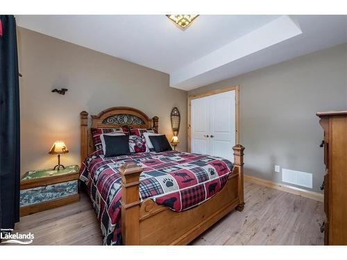 15 Rue De Parc, Tiny Twp, ON - Indoor Photo Showing Bedroom