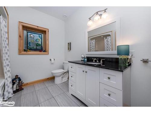 15 Rue De Parc, Tiny Twp, ON - Indoor Photo Showing Bathroom