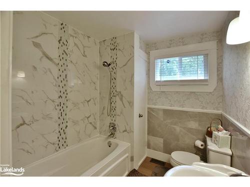 47 Woodland Drive, Wasaga Beach, ON - Indoor Photo Showing Bathroom