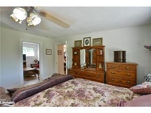 47 Woodland Drive, Wasaga Beach, ON - Indoor Photo Showing Bedroom