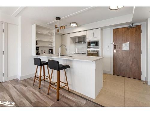 4404-4406-9 Harbour Street E, Collingwood, ON - Indoor Photo Showing Kitchen