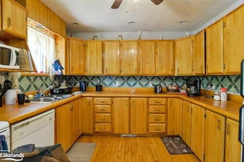 19 Henry Street, Huntsville, ON - Indoor Photo Showing Kitchen With Double Sink