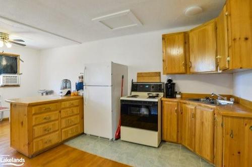 19 Henry Street, Huntsville, ON - Indoor Photo Showing Kitchen With Double Sink