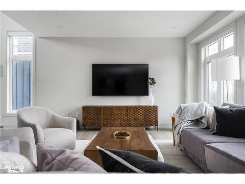 174 Springside Crescent, The Blue Mountains, ON - Indoor Photo Showing Living Room