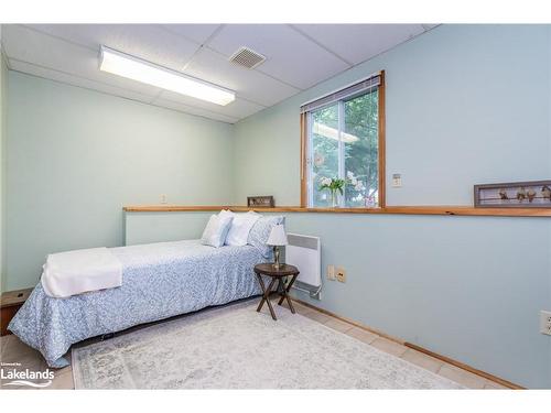 19 Fox Street, Penetanguishene, ON - Indoor Photo Showing Bedroom