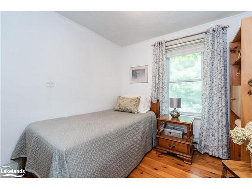 19 Fox Street, Penetanguishene, ON - Indoor Photo Showing Bedroom