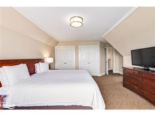 206-115 Fairway Court, The Blue Mountains, ON - Indoor Photo Showing Bedroom