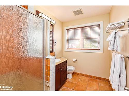 206-115 Fairway Court, The Blue Mountains, ON - Indoor Photo Showing Bathroom