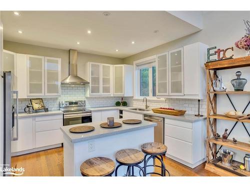 22 10Th Street S Street, Wasaga Beach, ON - Indoor Photo Showing Kitchen