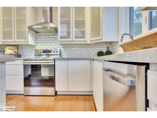 22 10Th Street S Street, Wasaga Beach, ON - Indoor Photo Showing Kitchen With Upgraded Kitchen