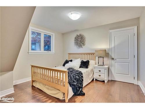 22 10Th Street S Street, Wasaga Beach, ON - Indoor Photo Showing Bedroom