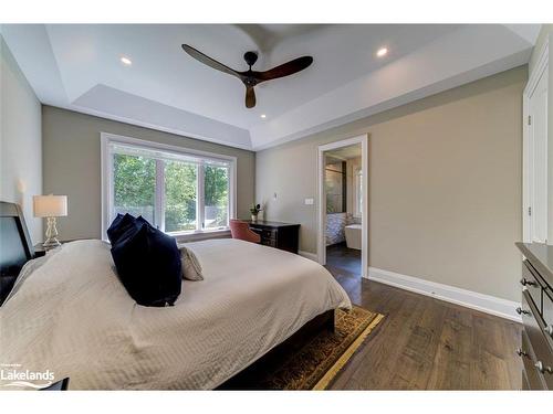 833 Eastdale Drive, Wasaga Beach, ON - Indoor Photo Showing Bedroom