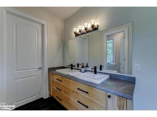 833 Eastdale Drive, Wasaga Beach, ON - Indoor Photo Showing Bathroom