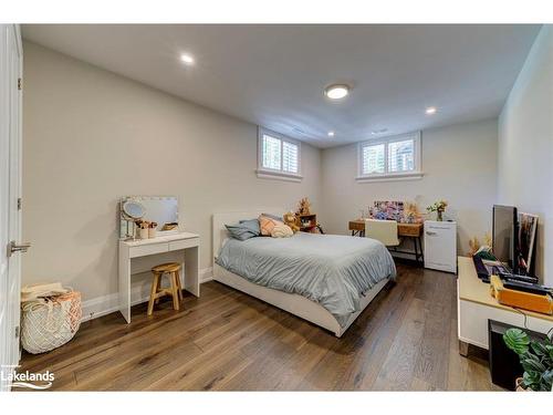 833 Eastdale Drive, Wasaga Beach, ON - Indoor Photo Showing Bedroom