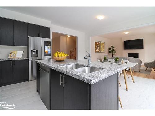 151 Rosanne Circle, Wasaga Beach, ON - Indoor Photo Showing Kitchen With Double Sink With Upgraded Kitchen