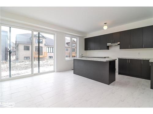 151 Rosanne Circle, Wasaga Beach, ON - Indoor Photo Showing Kitchen