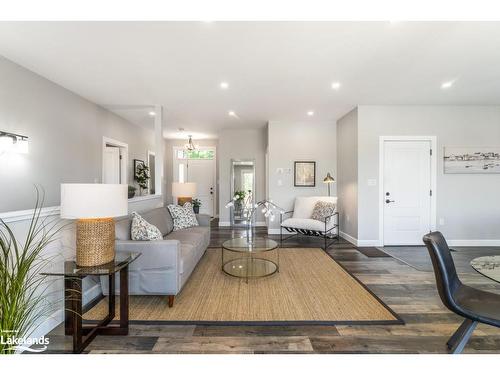 15 Cairns Crescent, Huntsville, ON - Indoor Photo Showing Living Room