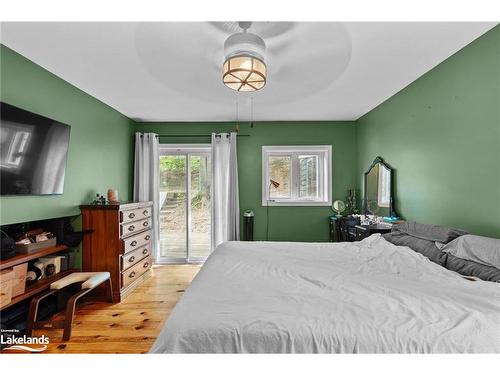 32 Pine Ridge Trail, Oro-Medonte, ON - Indoor Photo Showing Bedroom