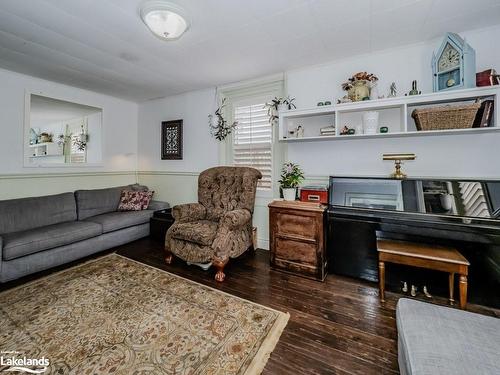 120 David Street, Gravenhurst, ON - Indoor Photo Showing Living Room