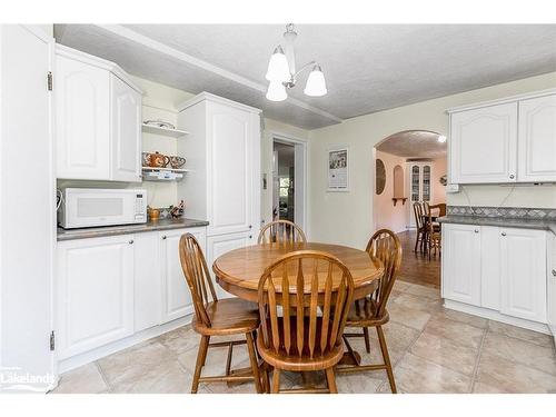 229 Bruce Road 23, Kincardine, ON - Indoor Photo Showing Dining Room