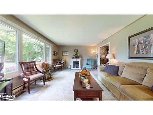 3 Oak Street, Bancroft, ON - Indoor Photo Showing Living Room