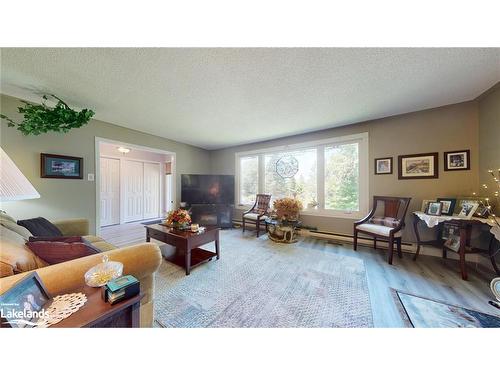 3 Oak Street, Bancroft, ON - Indoor Photo Showing Living Room