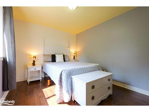 1 Kirbys Way, Huntsville, ON - Indoor Photo Showing Bedroom